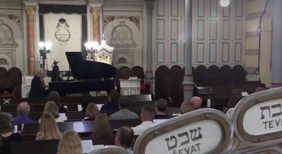 Klavírny koncert pre osem rúk v Ortodoxnej synagóge v Prešove